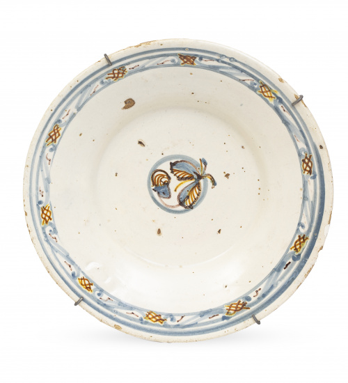 Plato de cerámica esmaltada de la serie de tricolor.Talav