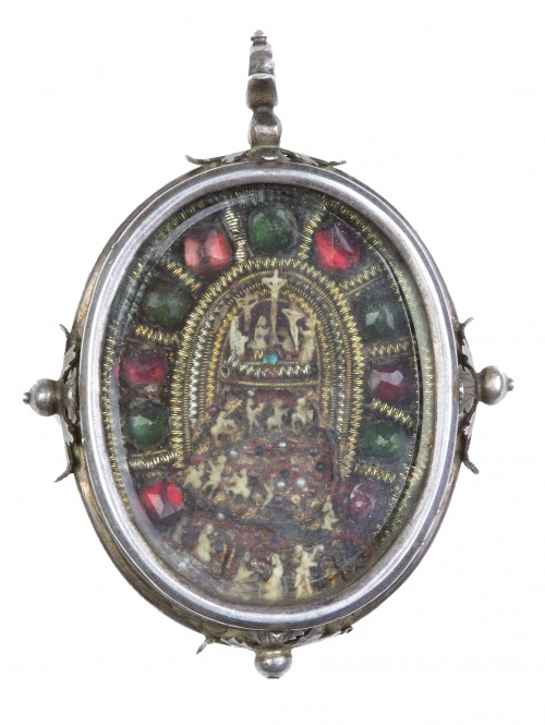 Medalla devocional con dos vitrales, por ambas caras escena