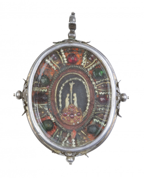 Medalla devocional con dos vitrales, por ambas caras escena