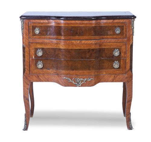 Cómoda de estilo transición Luis XV - Luis XVI en madera de