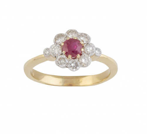 Sortija rosetón con rubí central orlado de brillantes 