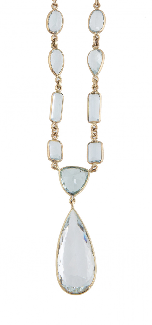 Collar de aguamarinas de diferentes tallas con aguamarina c