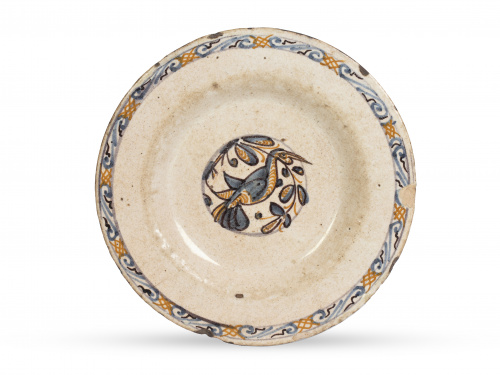 Plato de cerámica esmaltada de la serie tricolor con garza.