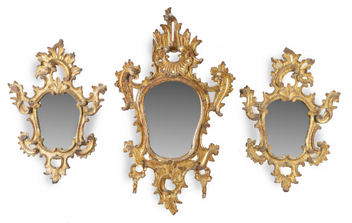 Lote de tres cornucopias Fernando VI de madera tallada y do