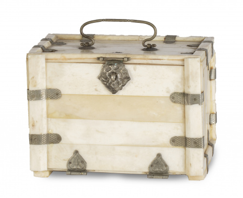 Pequeño cabinet de viaje de marfil.India?, S. XVIII - XIX.