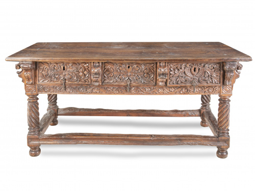 Bufete barroco de madera de talla plana de motivos vegetale