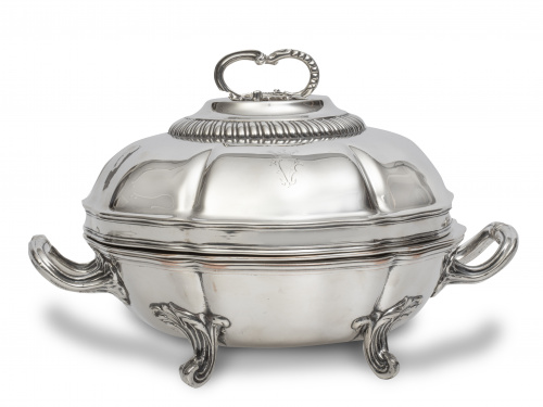 Mantenedor blasonado de plata y metal plateado con "V" bajo