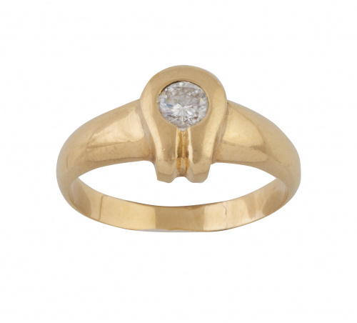 Sortija con brillante central de 0,30 ct aprox y frente a m