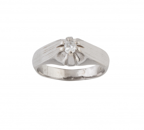 Sortija con solitario central de 0,20 ct aprox