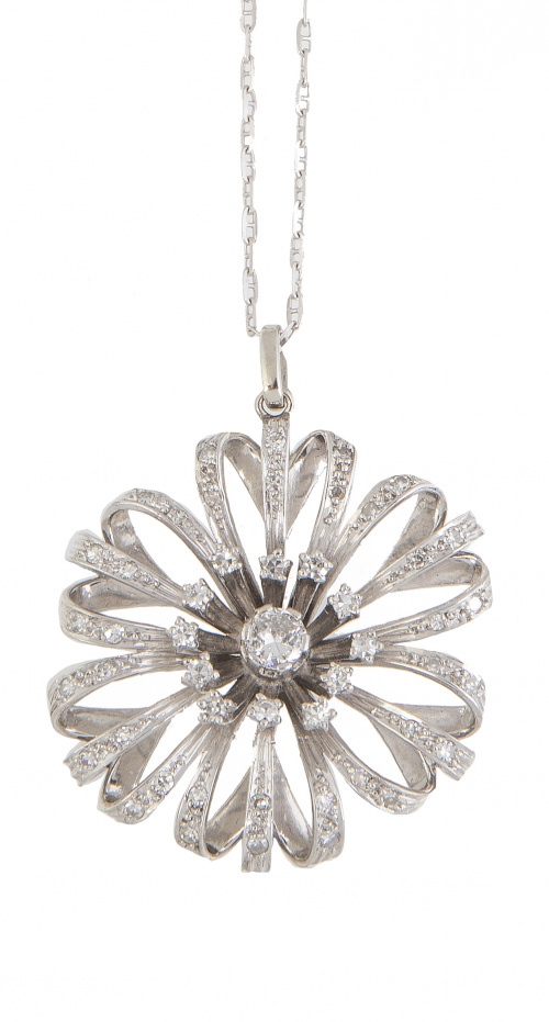 Colgante flor de brillantes con pétalos de bandas plegadas 