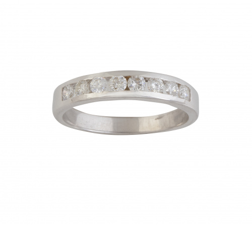 Sortija media alianza con ocho brillantes engastados en car