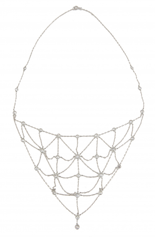 Collar de chatones de brillantes y cadena en platino forman