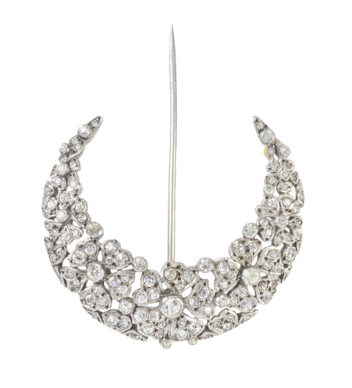 Conjunto de tres broches de bisutería de pp de S. XX en pla