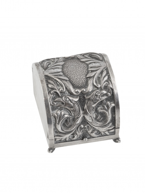 Cajita joyero para sortija de pp. S. XX en plata labrada