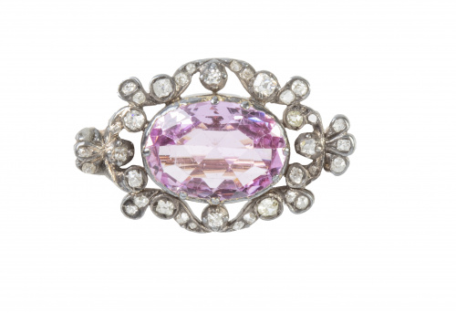 Broche de ff. S. XIX con amatista oval central y marco de d