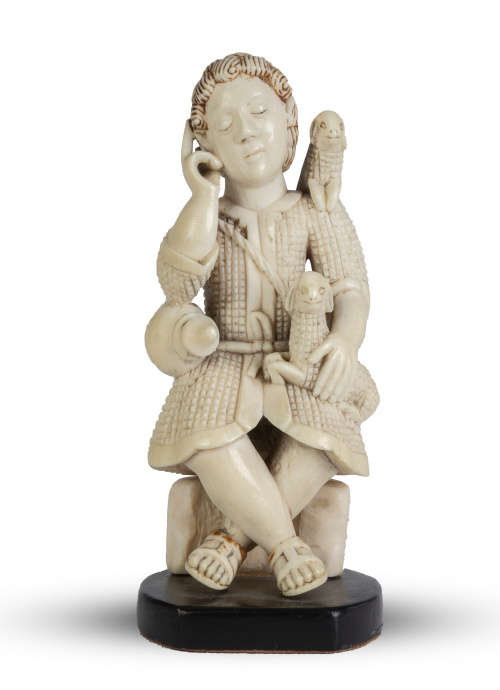 "Buen pastor".Marfil tallado con restos de policromía.T