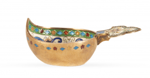 Kovsh de plata dorada y esmalte cloisonné de decoración veg