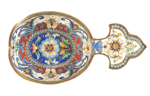 Kovsh de plata dorada y esmalte cloisonné de decoración veg