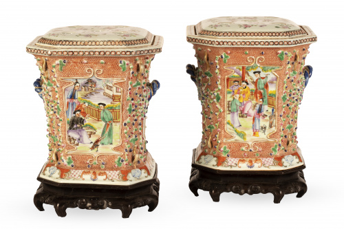 Pareja de jarrones para flores de porcelana esmaltada de "f