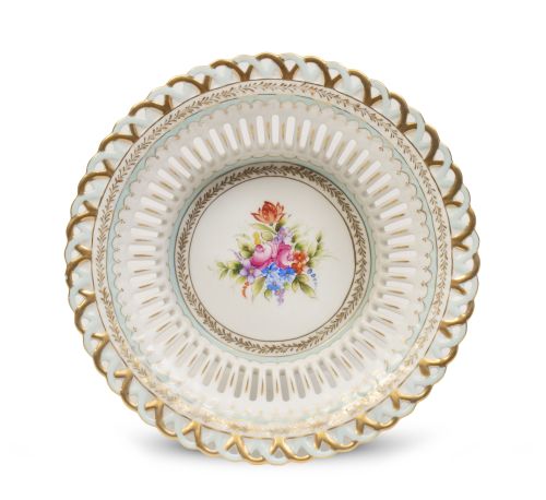 Frutero de porcelana a la manera de Sèvres. Con marca en la