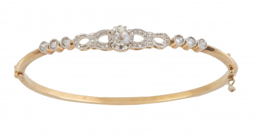 Brazalete rígido de diamantes de pp. S. XX con frente calad