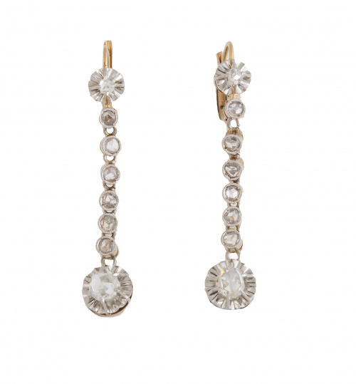Pendientes largos de diamantes de pp. S. XX con línea de ch