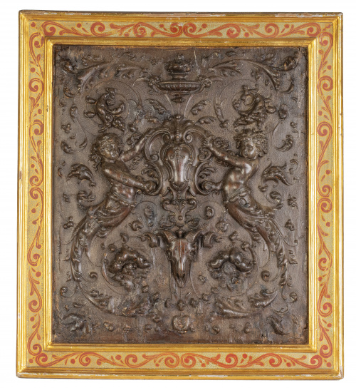 Pareja de paneles renacentistas de madera tallada y piel.