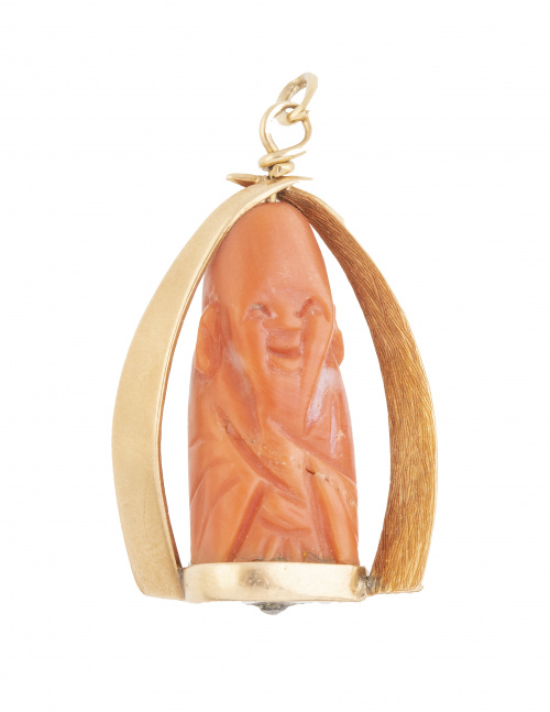 Colgante de coral de anciano oriental con marco de oro a mo