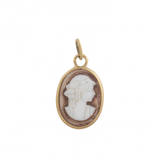 Colgante oval de porcelana antigua tipo wedgwood con perfil