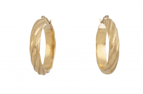 Pendientes criollas circulares con decoración gallonada en 