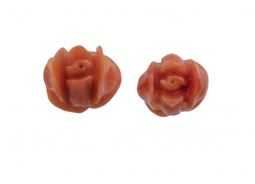 Pendientes de coral con diseño de rosa