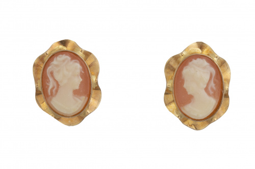 Pendientes con camafeo de dama en concha bicolor con marco 
