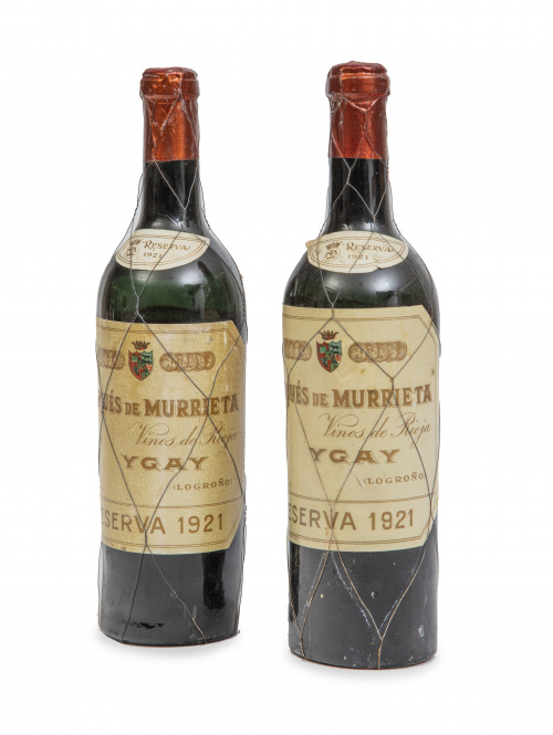 Dos botellas de vino reserva. Marqués de Murrieta, 1921.