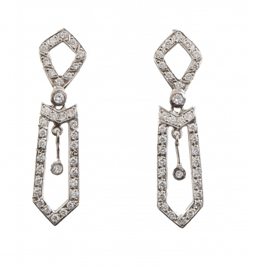 Pendientes largos de oro blanco y brillantes con diseño geo
