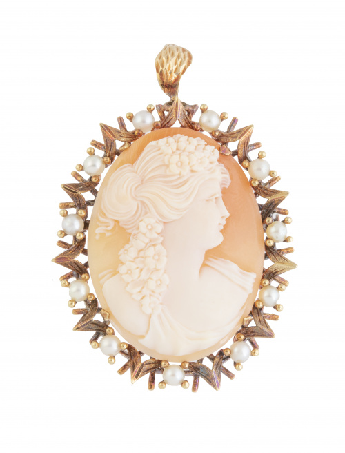 Broche colgante con camaféo de perfil de dama con tocado de