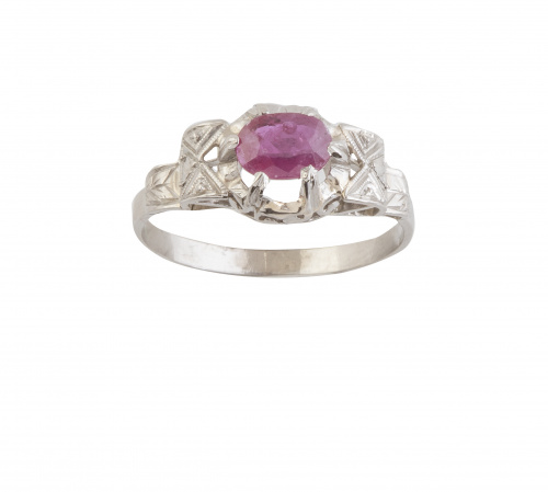 Sortija de platino con rubí engastado en seis garras
