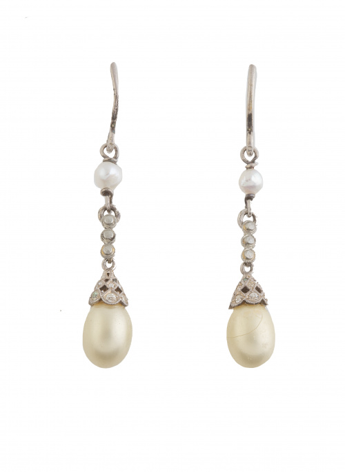 Lote de tres piezas bisutería años 30 en plata formado por: 