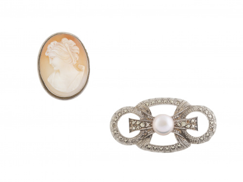 Lote de tres piezas bisutería años 30 en plata formado por: 