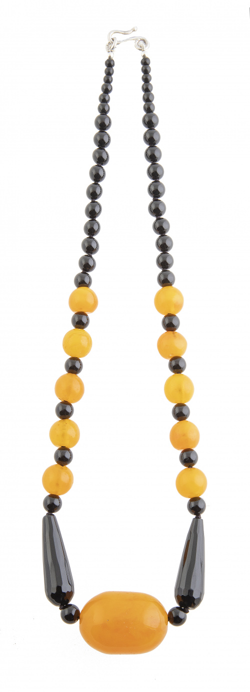 Collar estilo Art-Decó con cuentas combinadas de baquelita 