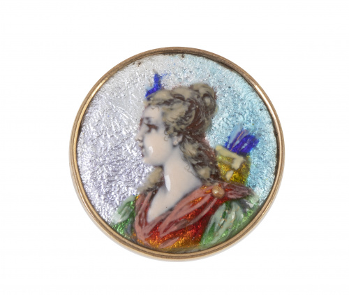 Broche circular con esmalte de Diana cazadora sobre fondo m