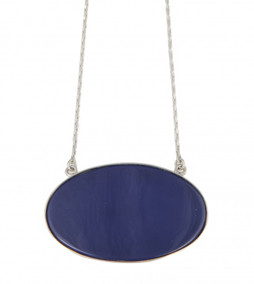 Colgante de plata con cadena con gran placa azul de resina
