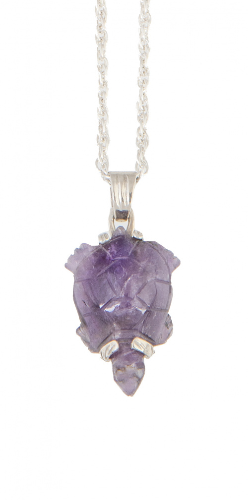 Lote de dos colgantes con cadena en plata, uno con figura d