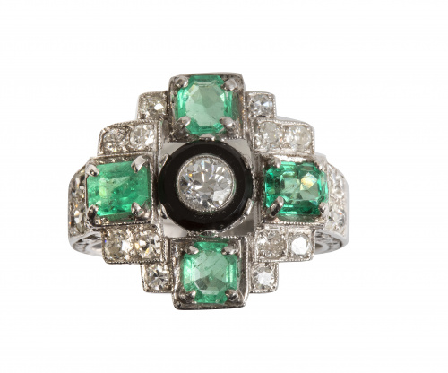 Sortija estilo Art-Decó con brillante central enmarcado en 