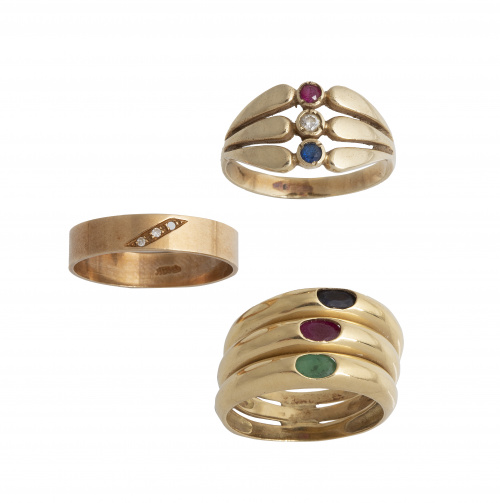Lote de tres sortijas en oro amarillo de 18K