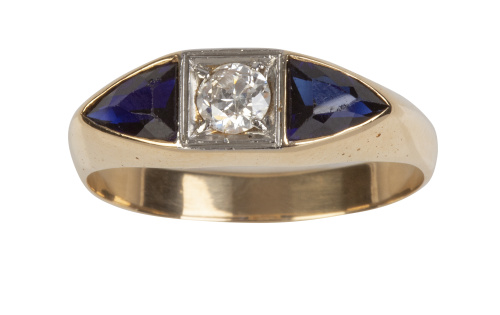 Sortija tresillo chevalier con brillante central entre dos 