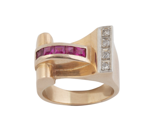 Sortija chevalier asimétrica con banda de brillantes y arco