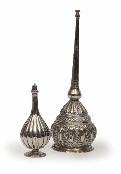 Dos perfumadores para agua de rosas.Trabajo otomano, S. X