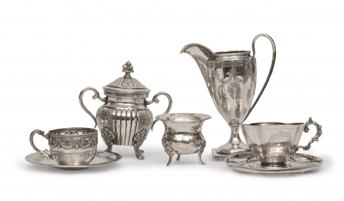 Lote formado por cinco piezas de plata: con diferentes marc