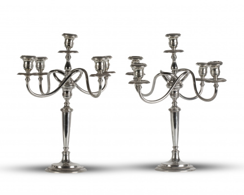 Pareja de candelabros de plata en su color de cinco brazos 