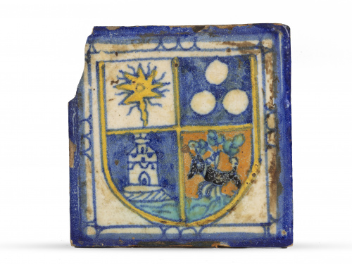 Azulejo de cerámica esmaltada con escudo.España, S. XVIII.